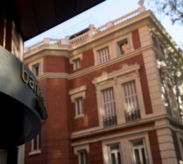 Revuelo en Bankinter tras la salida de uno de sus brókeres clave