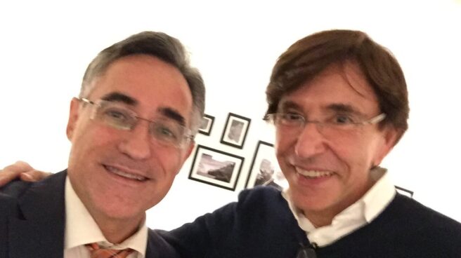 El eurodiputado del PDeCat, Ramón Tremosa, junto al ex primer ministro belga Elio di Rupo.