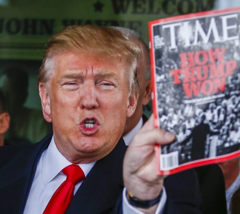 Trump vuelve a cargar contra la prensa y propone el 'trofeo de las noticias falsas'