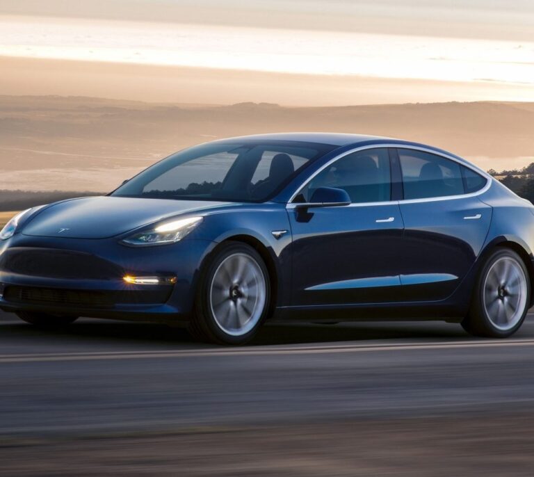 Tesla se hunde más de un 7% en bolsa tras registrar las mayores pérdidas de su historia