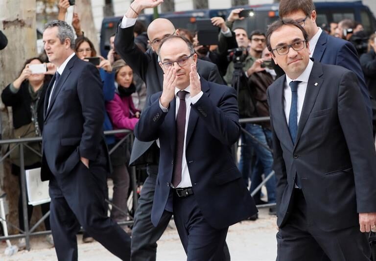 Los ex 'consellers' y los 'Jordis' pedirán declarar otra vez en el Supremo para recuperar la libertad
