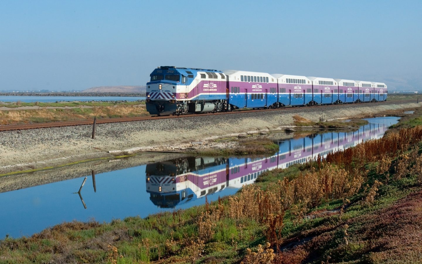 Un tren en el trayecto Altamont Corridor Express, en California.