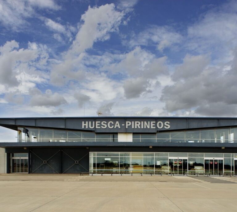Aeropuertos vacíos en la España del boom del turismo