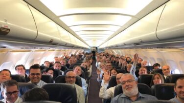 El vuelo chárter fletado por los 200 alcaldes independentistas cuesta al menos 75.000 euros