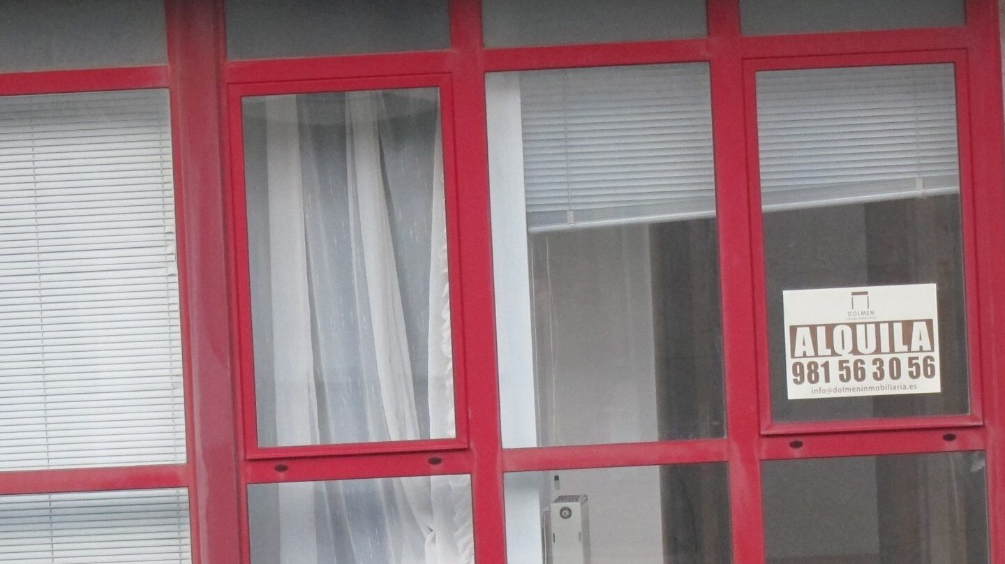 Fachada de una vivienda en alquiler.