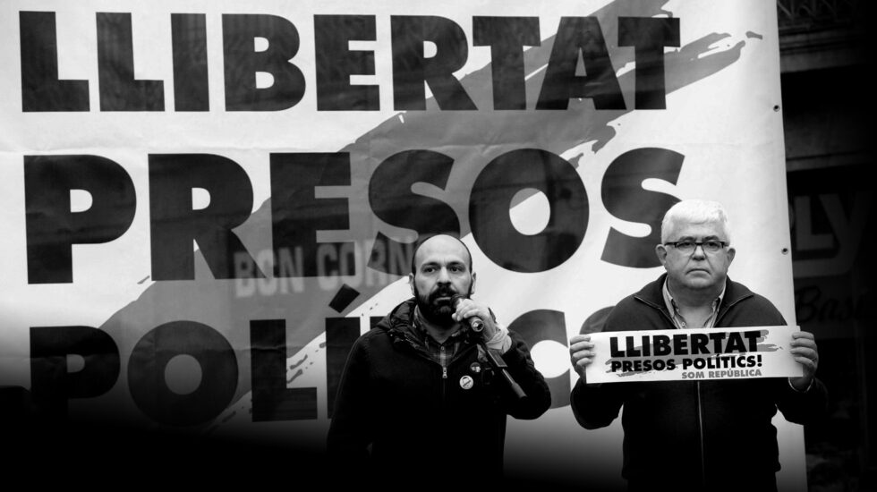 Los vicepresidente de la ANC, Agustí Alcoberro (i), y de Òmnium, Marcel Mauri (d), intervienen durante un acto.