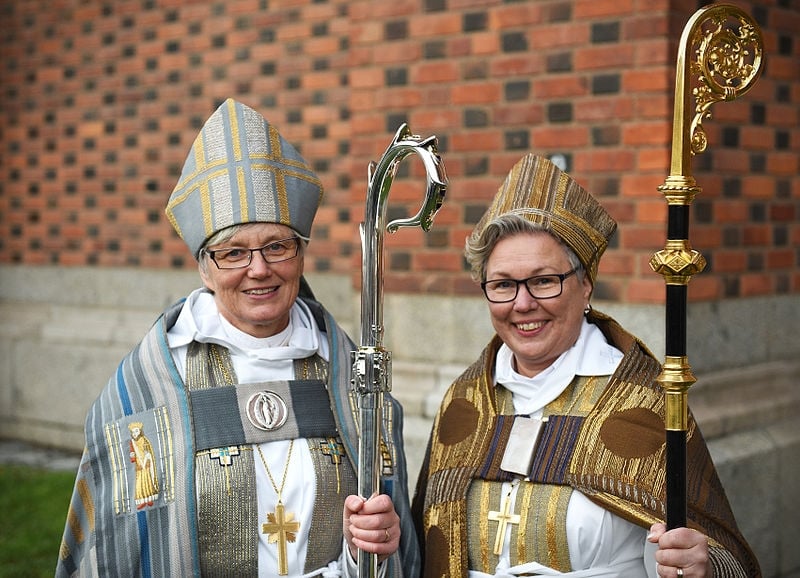 La arzobispo de la iglesia sueca, Antje Jackelen (izquierda), en una imagen tomada en 2014.