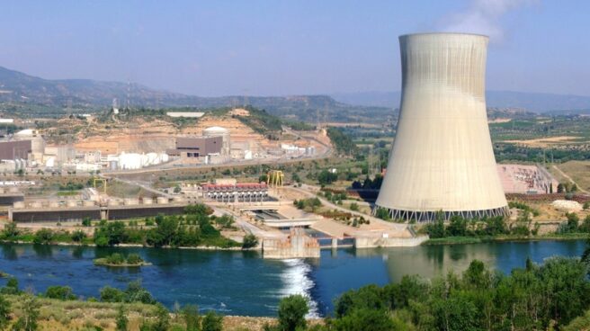 Endesa no sigue a Iberdrola: plan de 700 millones para impulsar nuclear y carbón