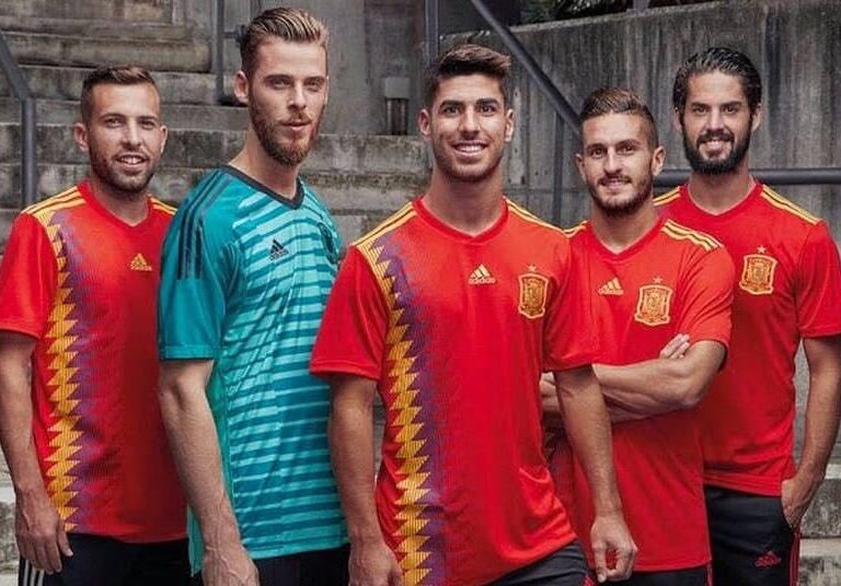Adidas proclama la Tercera República
