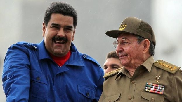 El presidRaúl Castro, junto al presidente de Venezuela, Nicolás Maduro.