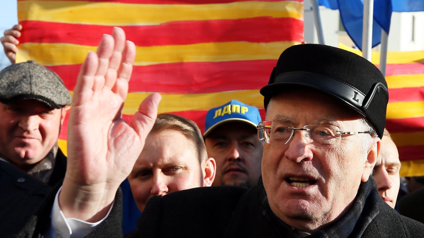 El político ultranacionalista ruso Vladímir Zhirinovski durante una manifestación ante el consulado español, respaldando la independencia de Cataluña.