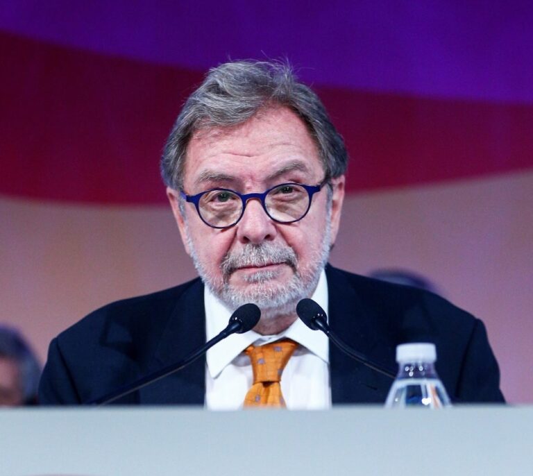 Cebrián cede la presidencia de Prisa al hijo de Polanco pero mantiene el poder editorial