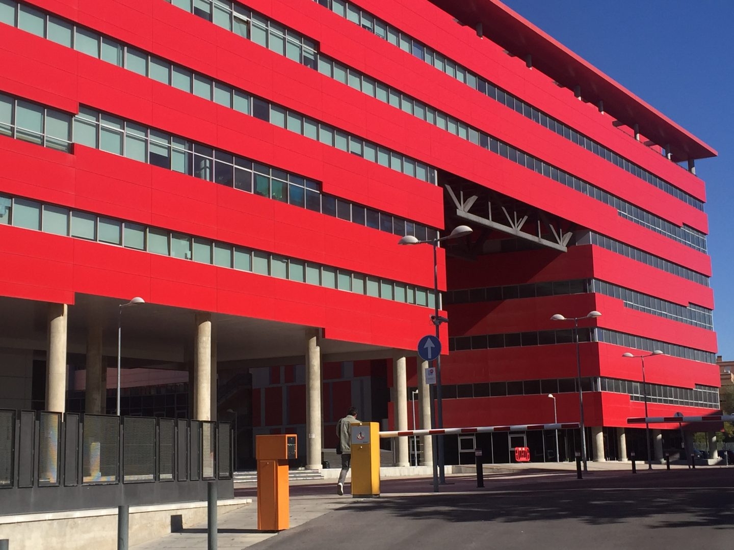 Edificio donde se ubica la clínica iDental en Rivas Vaciamadrid.