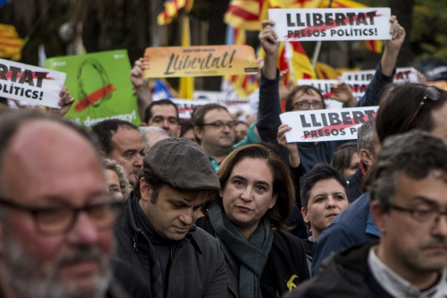 La alcaldesa de Barcelona Ada Colau durante su participación en la manifestación convocada por la ANC y Omnium en Barcelona.