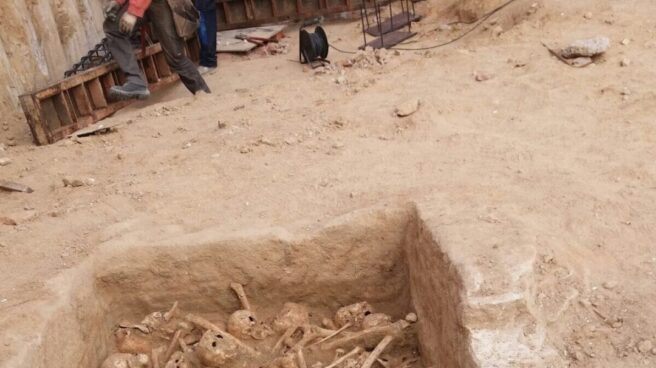 Hallan 90 cráneos y otros huesos humanos en unas obras en la calle Atocha