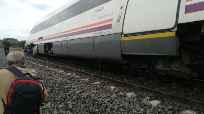 Al menos 35 heridos tras descarrilar un tren entre Málaga y Sevilla en El Arahal