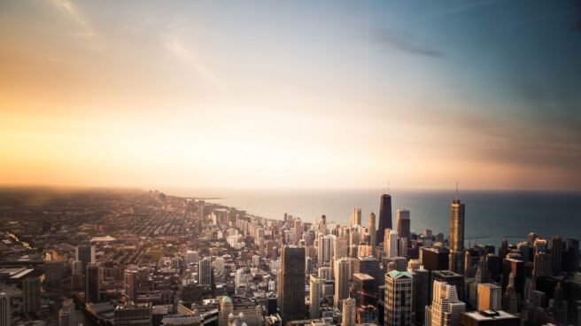 El amanecer y el atardecer siguen guiando la vida en las grandes ciudades