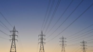 La CNMC inicia su reforma eléctrica y baja la retribución financiera de las energéticas