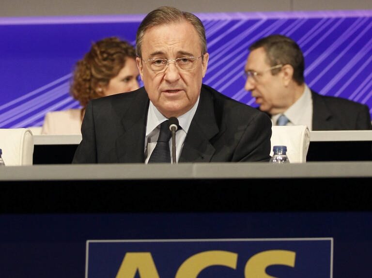 ACS recorta su deuda a la mitad en plena batalla por el control de Abertis