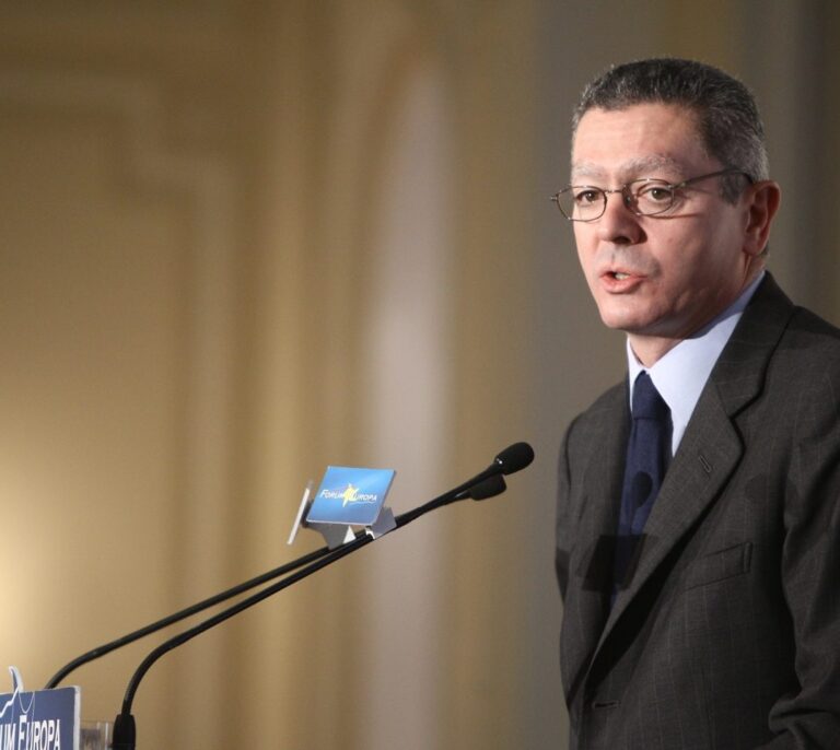 Gallardón dice estar "orgulloso" de la compra de Inassa por parte del Canal de Isabel II