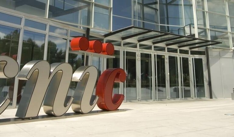 Los principales centros de investigación médica denuncian recortes de plantilla