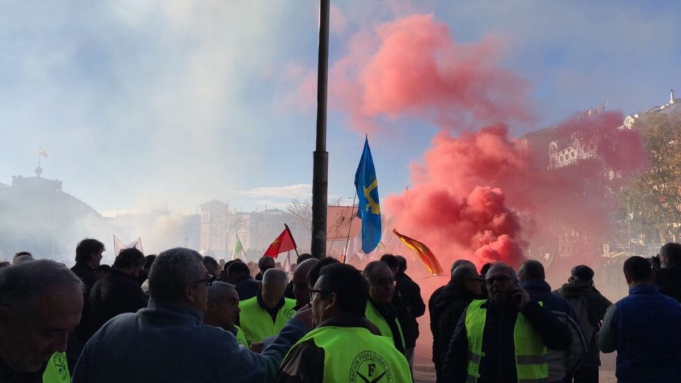 Protesta de los taxistas contra Uber y Cabify en el centro de Madrid.