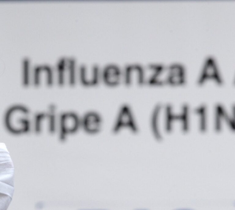 Juzgan a dos médicos por homicidio imprudente tras la muerte de un hombre por gripe A