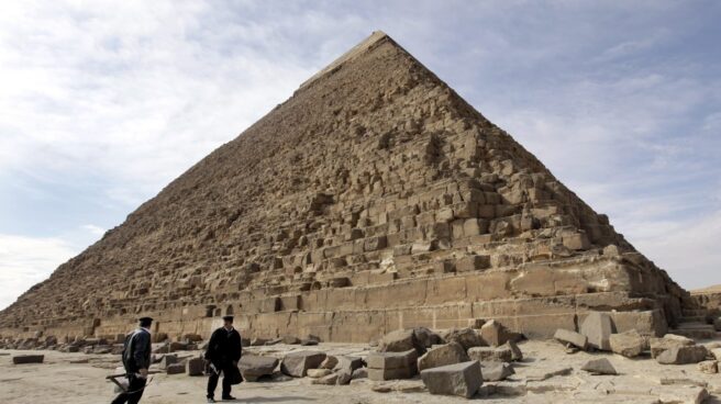 Descubren una cámara secreta en la pirámide de Keops