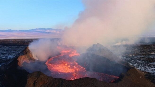 Volcán en erupción.