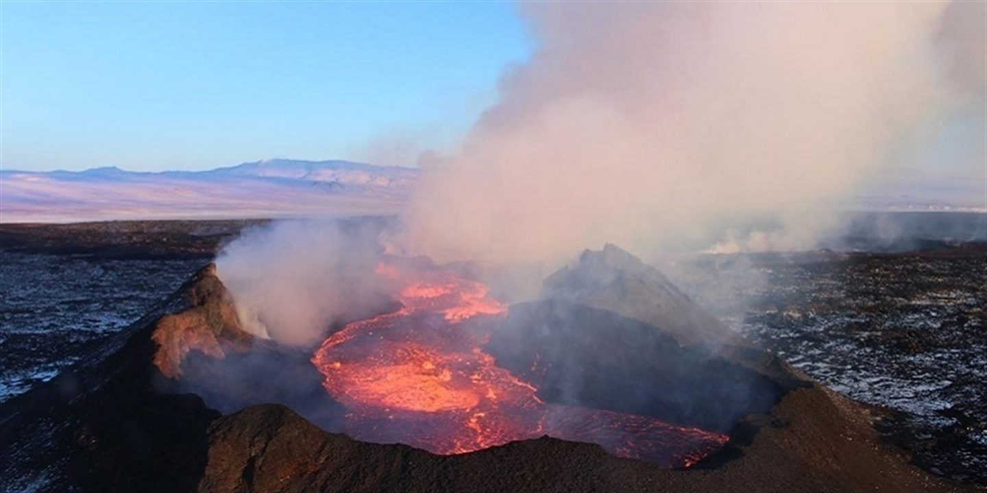 Volcán en erupción.