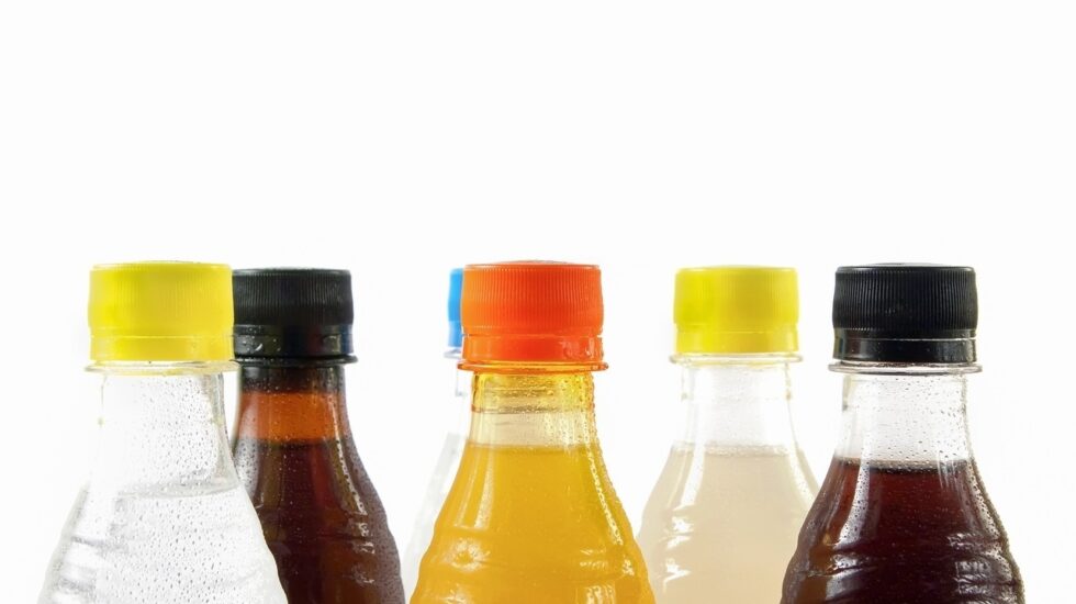 Los profesionales sanitarios piden que se aumente el impuesto sobre bebidas azucaradas.