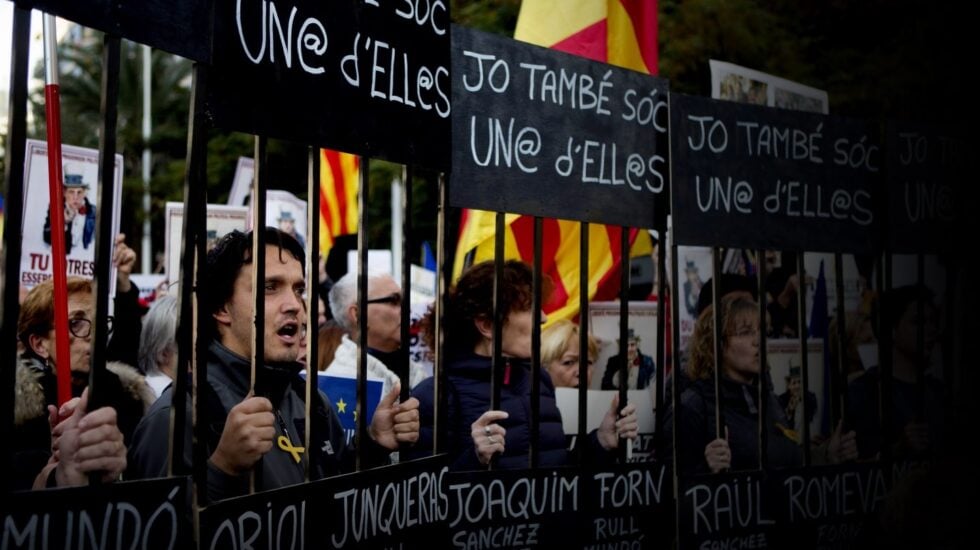 Un momento de la manifestación convocada para exigir la libertad de Jordi Sánchez, Jordi Cuixart y los miembros del Govern.