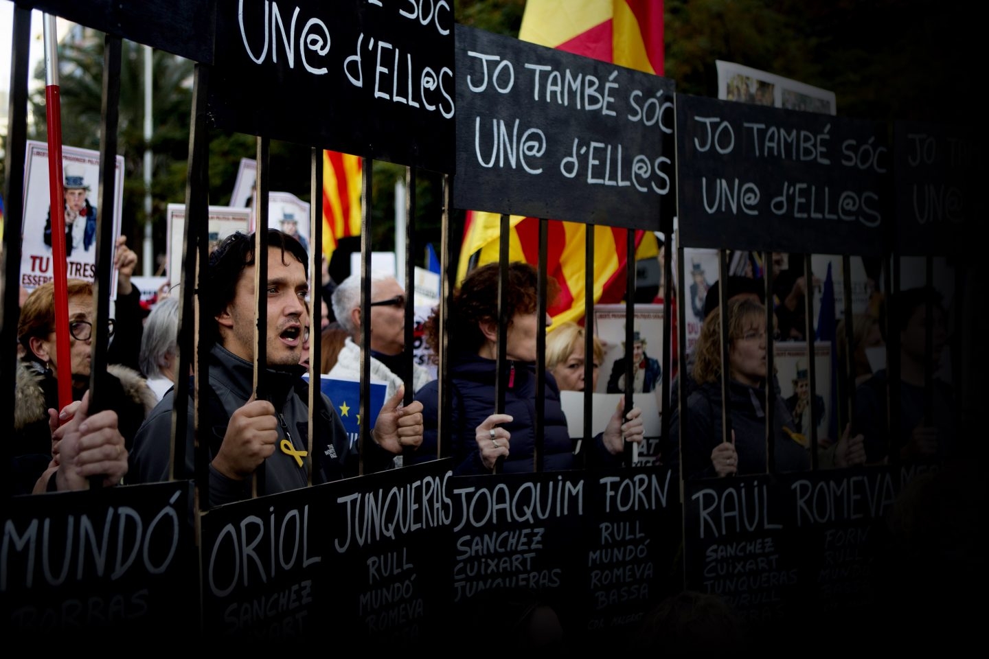 Un momento de la manifestación convocada para exigir la libertad de Jordi Sánchez, Jordi Cuixart y los miembros del Govern.