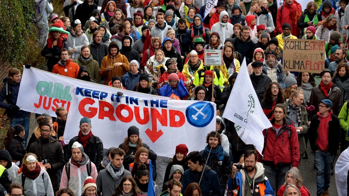 Manifestantes en Alemania piden el cierre de una mina de carbón.