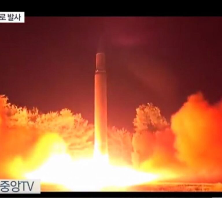 Corea del Norte lanza un nuevo misíl balístico hacia territorio japonés