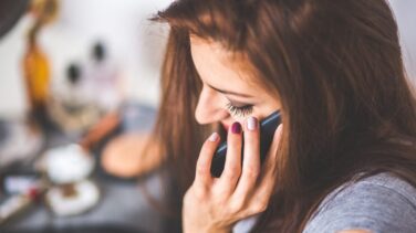 La CNMC baja un 40% los precios que se cobran unas telecos a otras por usar su red de móvil