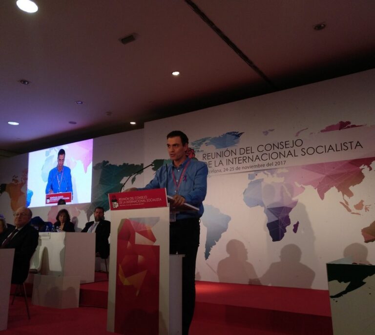 Sánchez, contra Colau: "¿Qué hay de izquierdas en subordinarse al independentismo?"