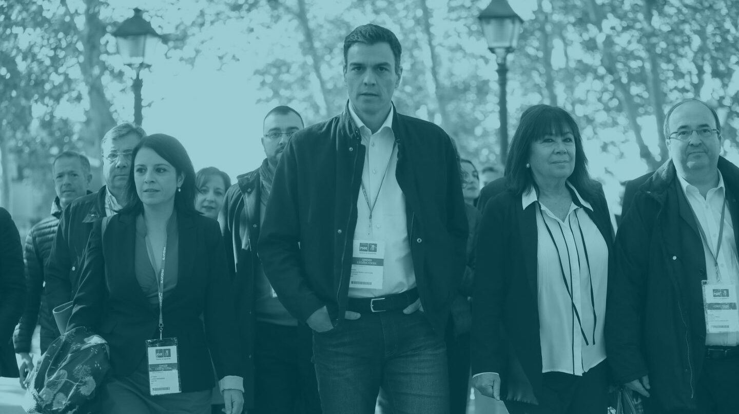 El secretario general del PSOE, Pedro Sánchez, y la presidenta, Cristina Narbona, junto a Adriana Lastra y Miquel Iceta.