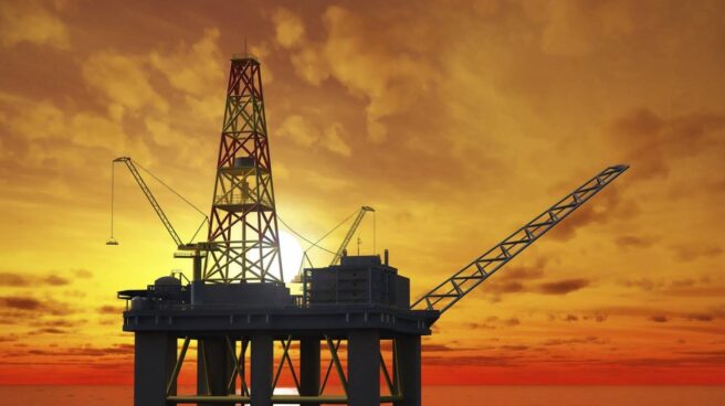 Plataforma de petróleo Plataforma de petróleo Brent en el mar