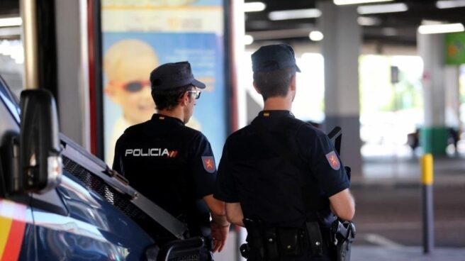 policia-nacional Dos miembros de la Policía Nacional.