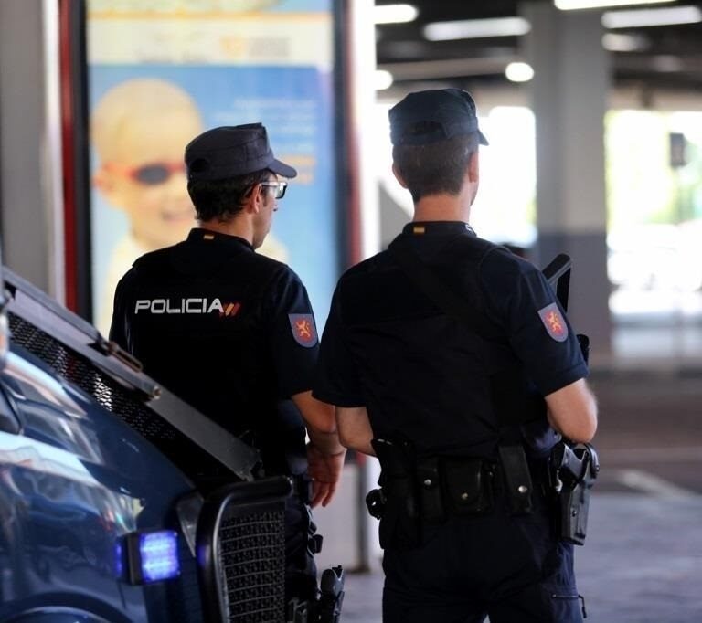 Un maltratador lamenta ante la Policía no haber cortado la cabeza a su mujer