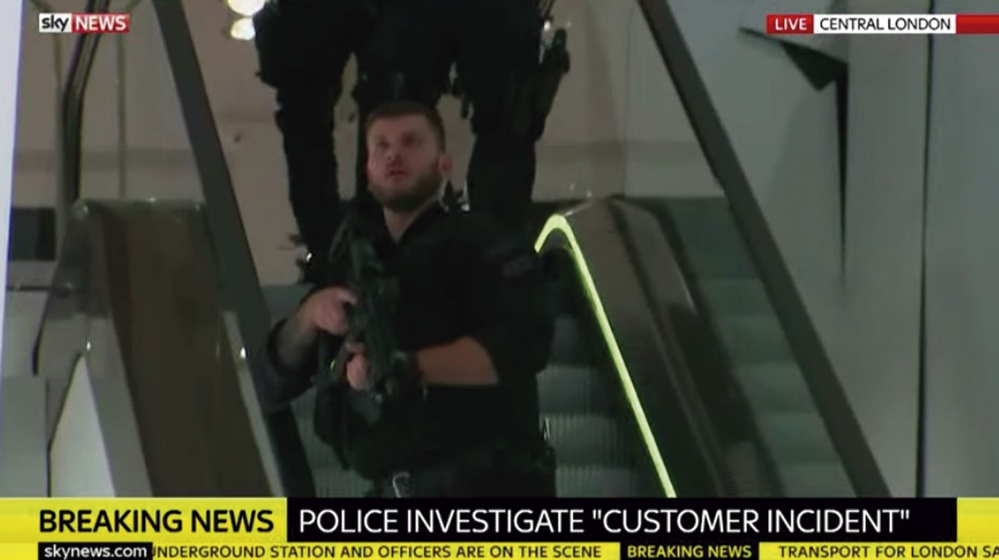 Policía durante el incidente de Oxford Station