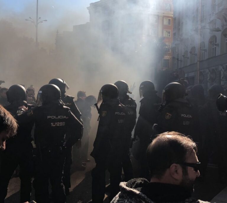 Podemos propone despenalizar a quienes inciten al desorden público en las redes