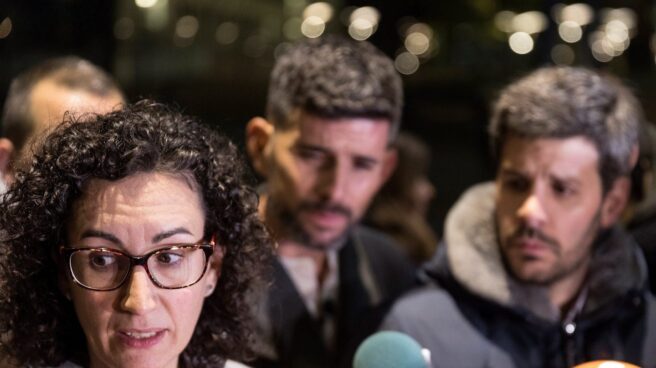 Marta Rovira (ERC) atiende a la prensa tras reunirse con Carles Puigdemont en Bruselas.