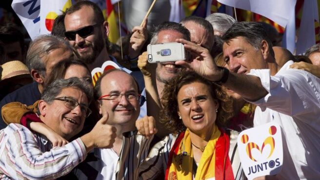 Enric Millo, Miquel Iceta, Dolors Montserrat y Xavier García Albiol se fotografían durante la marcha por la unión de España.