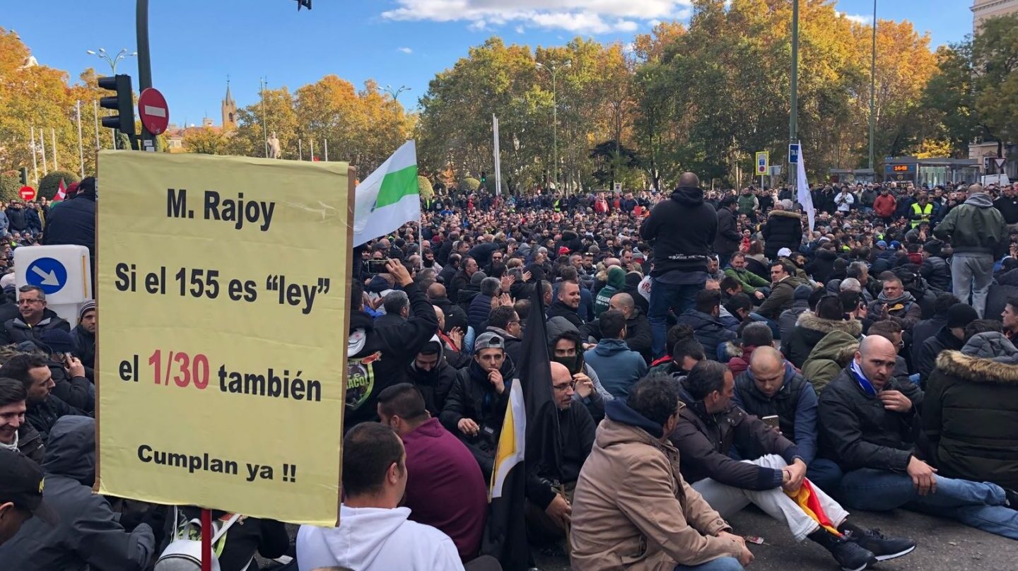 Sentada de los taxistas en la plaza Neptuno de Madrid.