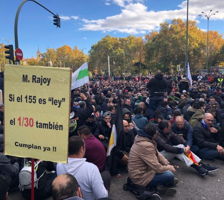 Amplio seguimiento de la huelga de taxistas con incidentes aislados en Madrid