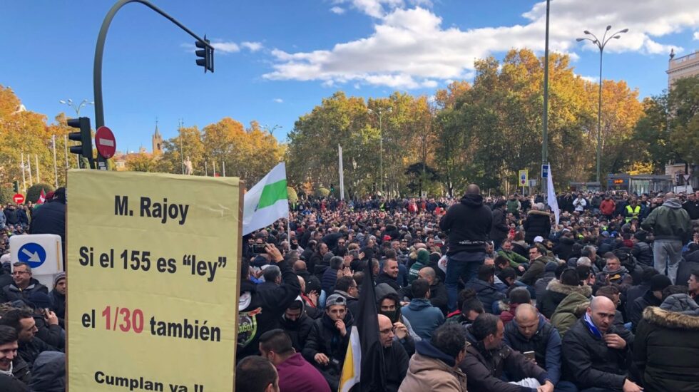 Sentada de los taxistas en la plaza Neptuno de Madrid.