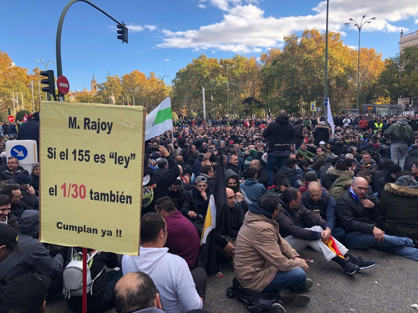 Sentada de los taxistas en la plaza Neptuno de Madrid.