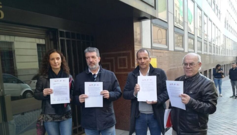 Representantes de los sindicatos UGT, CCOO, CSI-F y STEs, de la Enseñanza.